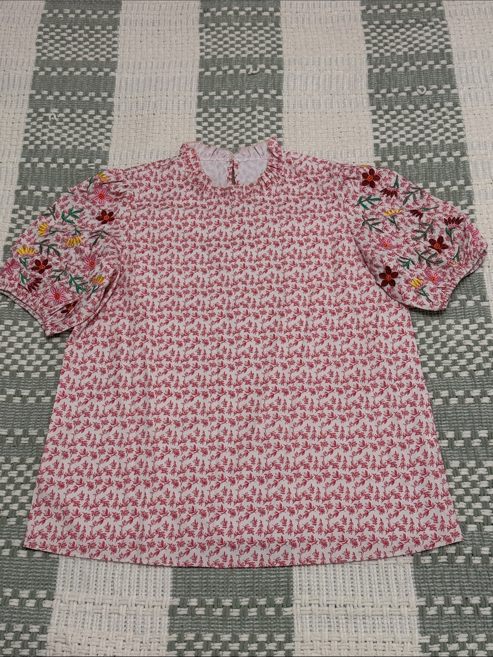 Pink Floral Puff-Sleeve Embroidered Blouse